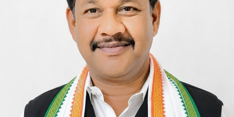 कुसमी: मालिकों की हड़ताल समाप्त होने पर कलेक्टर, एसडीएम, ट्रक मालिक संघ और मीडिया साथियों का आभार