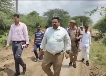 हमीरपुर के छोटे स्कूली बच्चों ने प्रशासन को दिखाई बड़ी ताकत, वीडियो ने खड़े किए कई सवाल