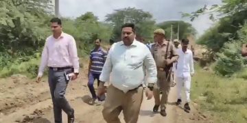 हमीरपुर के छोटे स्कूली बच्चों ने प्रशासन को दिखाई बड़ी ताकत, वीडियो ने खड़े किए कई सवाल