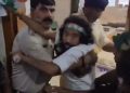 झारखंड : रांची के अस्पताल में आंदोलनकारी देवेंद्र महतो और पुलिस के बीच धक्का-मुक्की, तिरंगा रैली में शामिल होने पर अड़े