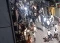 कानपुर में 16 मिनट का अनोखा ऑफर, ‘हर माल 16 रुपये’ सुनते ही गारमेंट शॉप पर टूट पड़ी भीड़