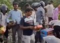 यूपी: कानपुर में कूड़े के ढेर पर मिले एक्सपायरी चॉकलेट, टॉफी और बिस्किट, लोग उठाकर ले गए
