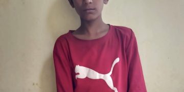नोएडा के सेक्टर-24 थाना क्षेत्र में केंद्रीय विद्यालय के 7वीं कक्षा के छात्र आयुष शुक्ला की मौत के मामले ने इलाके में सनसनी फैला दी है