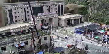नेपाल में बाढ़ का खौफनाक मंजर: चीन अधिकृत तिब्बत के इमिग्रेशन सेंटर तक पहुंची तबाही, पांच मंजिला इमारत से भी ऊंची लहर का दावा