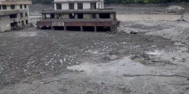 नेपाल के त्रिशूली बाजार में तबाही का खौफनाक मंजर: 20 फीट ऊंचे मलबे के नीचे क्या दफन है, किसी को नहीं पता