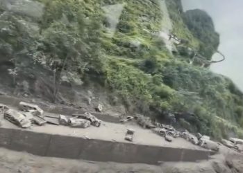 नेपाल में तबाही का 10 सेकेंड का एरियल व्यू: नदी किनारे खिलौनों जैसी दिखीं कारें और बसें, बाढ़ की भयावहता आई सामने