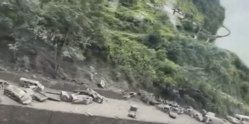 नेपाल में तबाही का 10 सेकेंड का एरियल व्यू: नदी किनारे खिलौनों जैसी दिखीं कारें और बसें, बाढ़ की भयावहता आई सामने