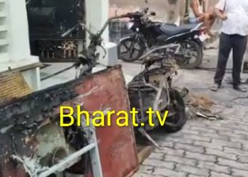 शॉर्ट सर्किट से कूलर में लगी आग, इलेक्ट्रॉनिक स्कूटी की बैटरी फटने से मचा हड़कंप