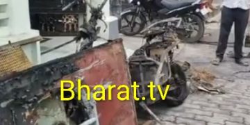 शॉर्ट सर्किट से कूलर में लगी आग, इलेक्ट्रॉनिक स्कूटी की बैटरी फटने से मचा हड़कंप