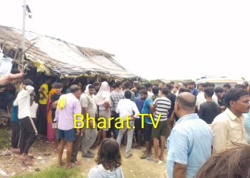 गांव में शराब का ठेका हटाने की मांग, महिलाओं ने किया विरोध प्रदर्शन