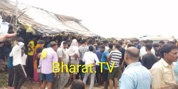 गांव में शराब का ठेका हटाने की मांग, महिलाओं ने किया विरोध प्रदर्शन