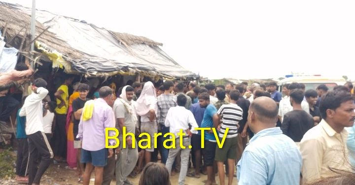 गांव में शराब का ठेका हटाने की मांग, महिलाओं ने किया विरोध प्रदर्शन