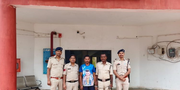 कुसमी: सिंचाई कॉलोनी में महिला की हत्या का खुलासा, 41 दिन बाद आरोपी गिरफ्तार — शक और विवाद ने लिया खूनी मोड़