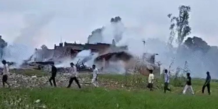 कौशांबी में पटाखा फैक्ट्री में भीषण धमाका, 11 लोगों की मौत; कई घायल, आसपास के मकानों को भी भारी नुकसान