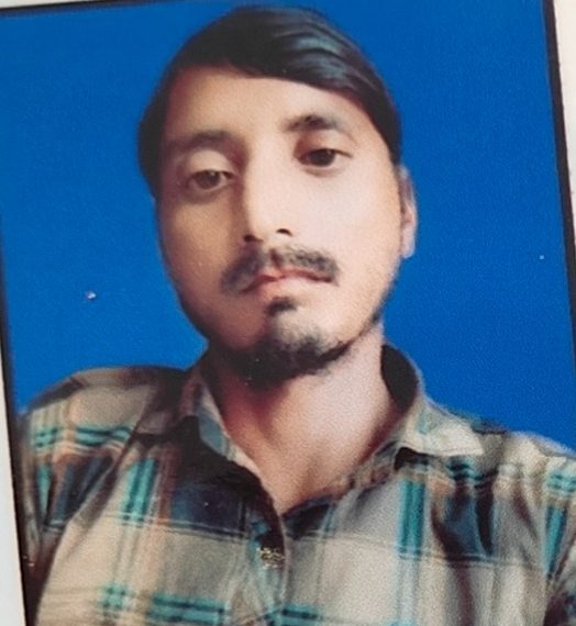 इटावा में गृह क्लेश के बाद युवक ने पेड़ से फंदा लगाकर दी जान, पुलिस ने शुरू की जांच