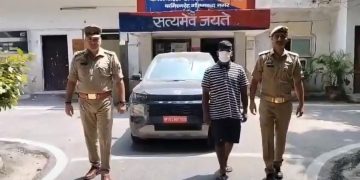 उत्तर प्रदेश के नोएडा से एक हैरान करने वाला मामला सामने आया है।
