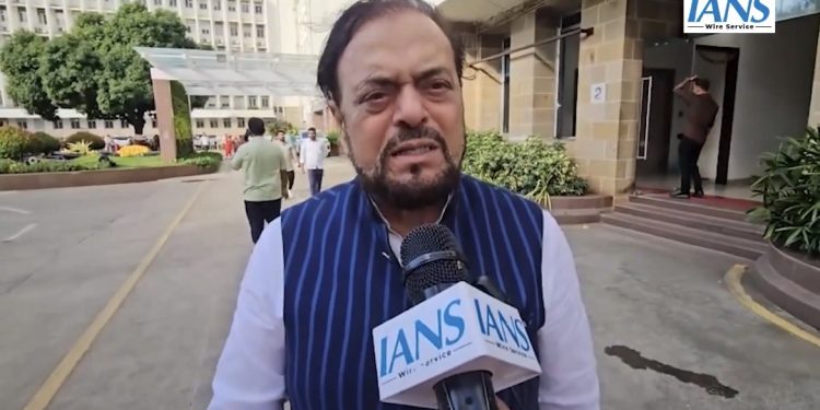 महाराष्ट्र में समाजवादी पार्टी के विधायक अबू आजमी के नाम से एक बयान सोशल मीडिया पर चर्चा में है।