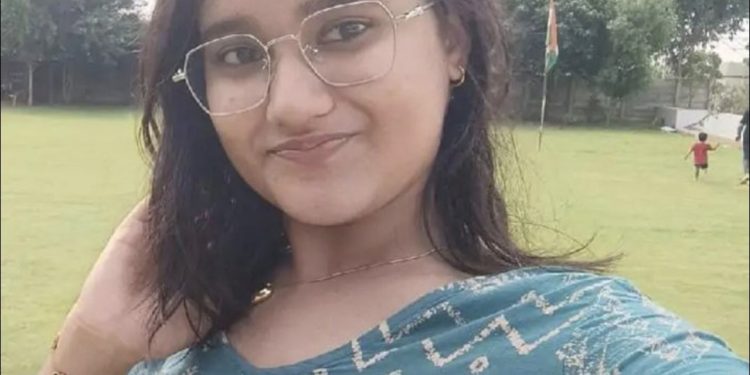 गाजियाबाद के विजयनगर क्षेत्र स्थित गौर सिद्धार्थम सोसाइटी में मंगलवार शाम एक बेहद दुखद घटना सामने आई।
