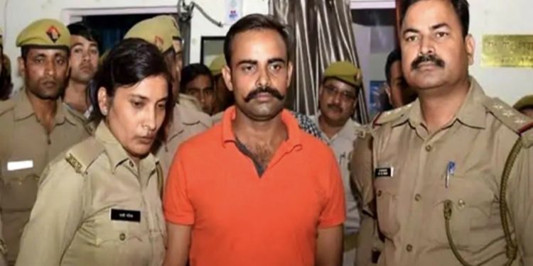 उत्तर प्रदेश की राजधानी लखनऊ में चर्चित विवेक तिवारी हत्याकांड में कोर्ट ने बड़ा फैसला सुनाया है।