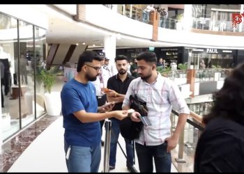 दिल्ली में नए iPhone 18 को लेकर ग्राहकों का उत्साह देखने को मिल रहा है।