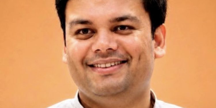 उत्तर प्रदेश सरकार के बेसिक शिक्षा राज्यमंत्री (स्वतंत्र प्रभार) संदीप सिंह और उनके छोटे भाई सौरभ सिंह जल्द ही शादी के बंधन में बंधने जा रहे हैं।