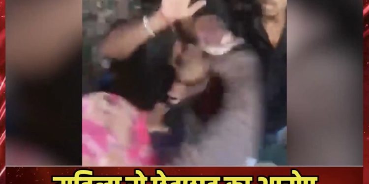 बरेली में दवा लेने गई एक महिला के साथ मेडिकल संचालक द्वारा कथित तौर पर छेड़छाड़ किए जाने का मामला सामने आया है।