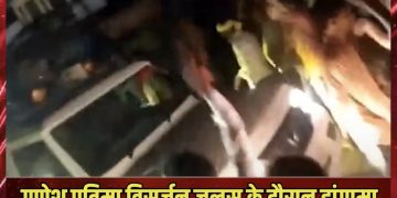 उत्तर प्रदेश के संतकबीरनगर में गणेश प्रतिमा विसर्जन जुलूस के दौरान हंगामे का मामला सामने आया है।
