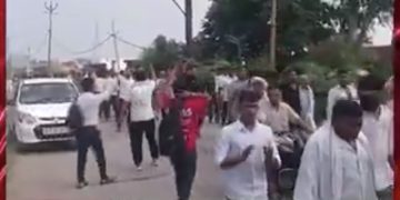 मथुरा के छाता क्षेत्र में शुगर मिल को दोबारा शुरू कराने की मांग को लेकर पिछले 39 दिनों से चल रहा किसानों और स्थानीय लोगों का धरना आखिरकार समाप्त करा दिया