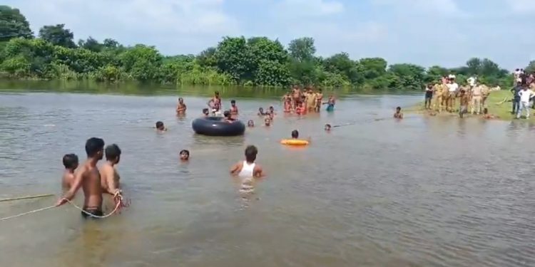 सीतापुर में नदी में नहाने गए बच्चे की डूबने से मौत, सर्च ऑपरेशन जारी