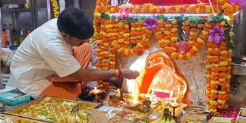बुढ़वा मंगल पर हनुमान मंदिरों में उमड़ा आस्था का सैलाब