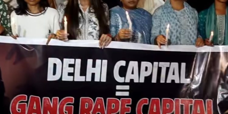 दिल्ली में NSUI का कैंडल मार्च,