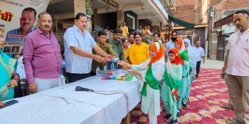 भरथना नगर पालिका में गांधी जयंती पर हुआ ध्वजारोहण, दिलाई गई शपथ