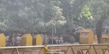 दिल्ली के जंतर-मंतर पर आज सुबह से ही सुरक्षा के कड़े इंतजाम नजर आ रहे हैं।