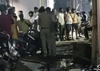 उत्तर प्रदेश के श्रावस्ती जिले के गिलौला में अवैध गैस रिफिलिंग का मामला सामने आया है।