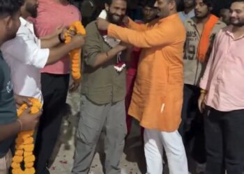 दिल्ली के जंतर-मंतर पर प्रदर्शनकारियों के साथ मारपीट के मामले में रविंद्र उर्फ गोविंद हिंदू की जेल से रिहाई हो गई