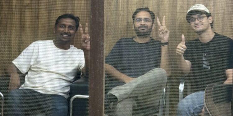दिल्ली में CJP के तीन कार्यकर्ताओं सौरव दास, आशुतोष रांका और अजिंक्य शिंदे को पांच दिन की न्यायिक हिरासत में जेल भेज दिया गया है।
